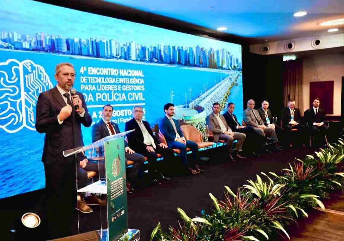 Governador Elmano de Freitas abre encontro nacional da Polícia Civil e defende integração das forças de segurança